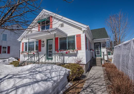 Two or more stories for sale - 117 Rue Johnson, Amos, J9P3H6