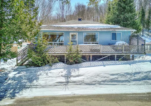Bungalow à vendre - 50 Ch. de la Plage, Lac-Saguay, J0W1L0