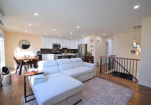 Bungalow à vendre - 2405 Rue de Lorette, Laval (Duvernay), H7E4R3