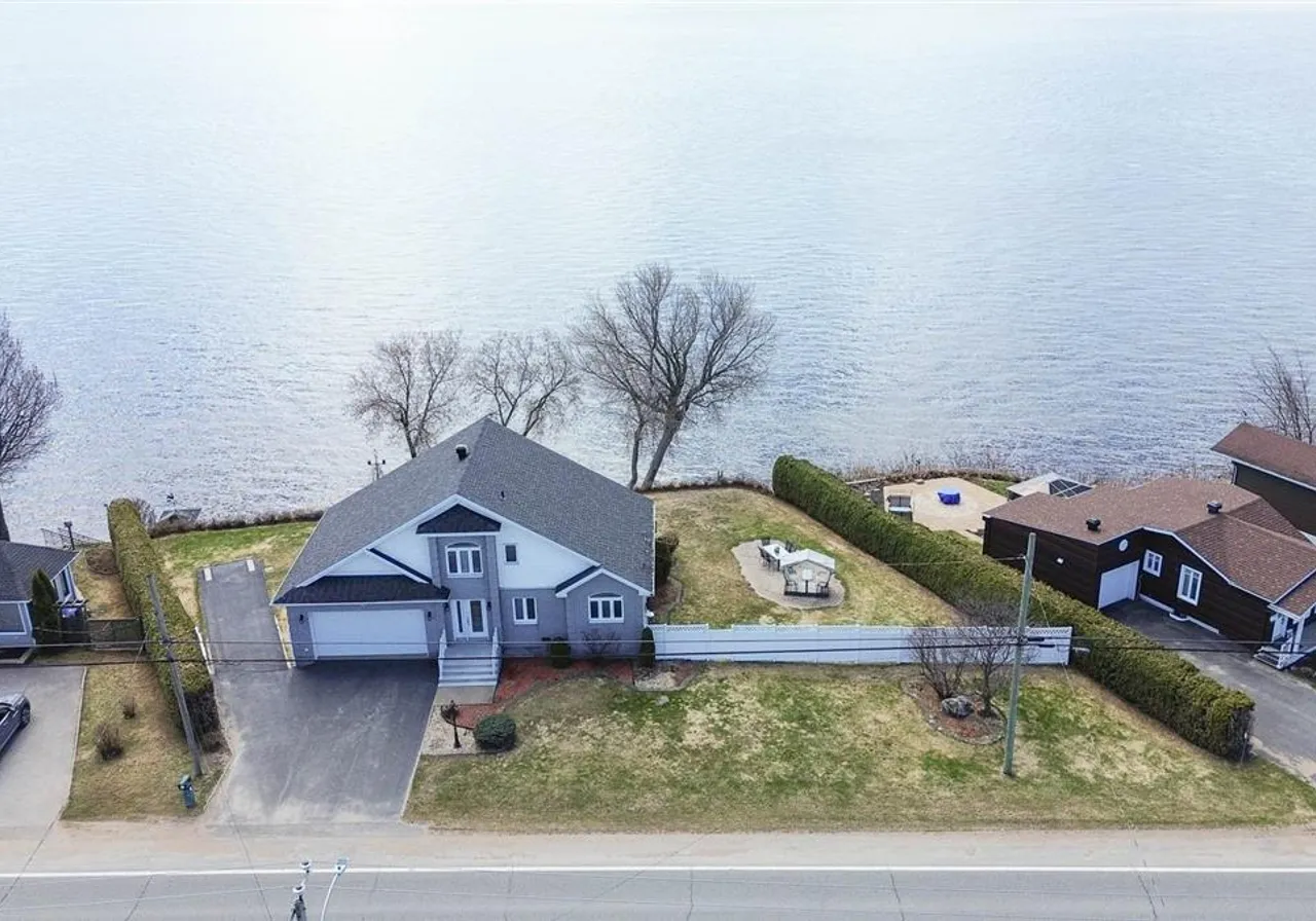 3320 Rue Notre-Dame E. — photo 2