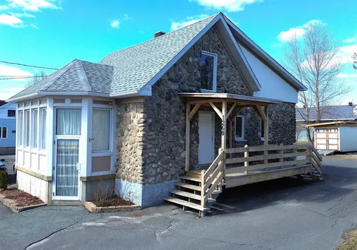 Bungalow à vendre - 1260 Rue Principale, Lac-Mégantic, G0Y1G0