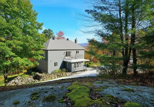 House for sale - 106 Ch. Racicot, St-Etienne-De-Bolton, J0E 2E0