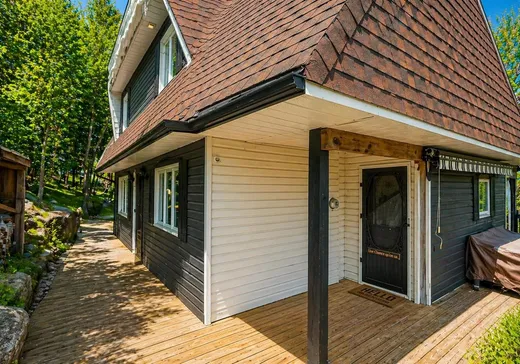 Un étage et demi à vendre - 291 Ch. de la Corniche, Saint-Sauveur, J0R1K0