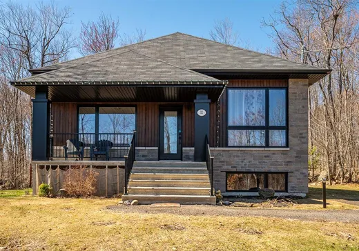 Bungalow à vendre - 32 10e Avenue, St-Hippolyte, J8A1C5