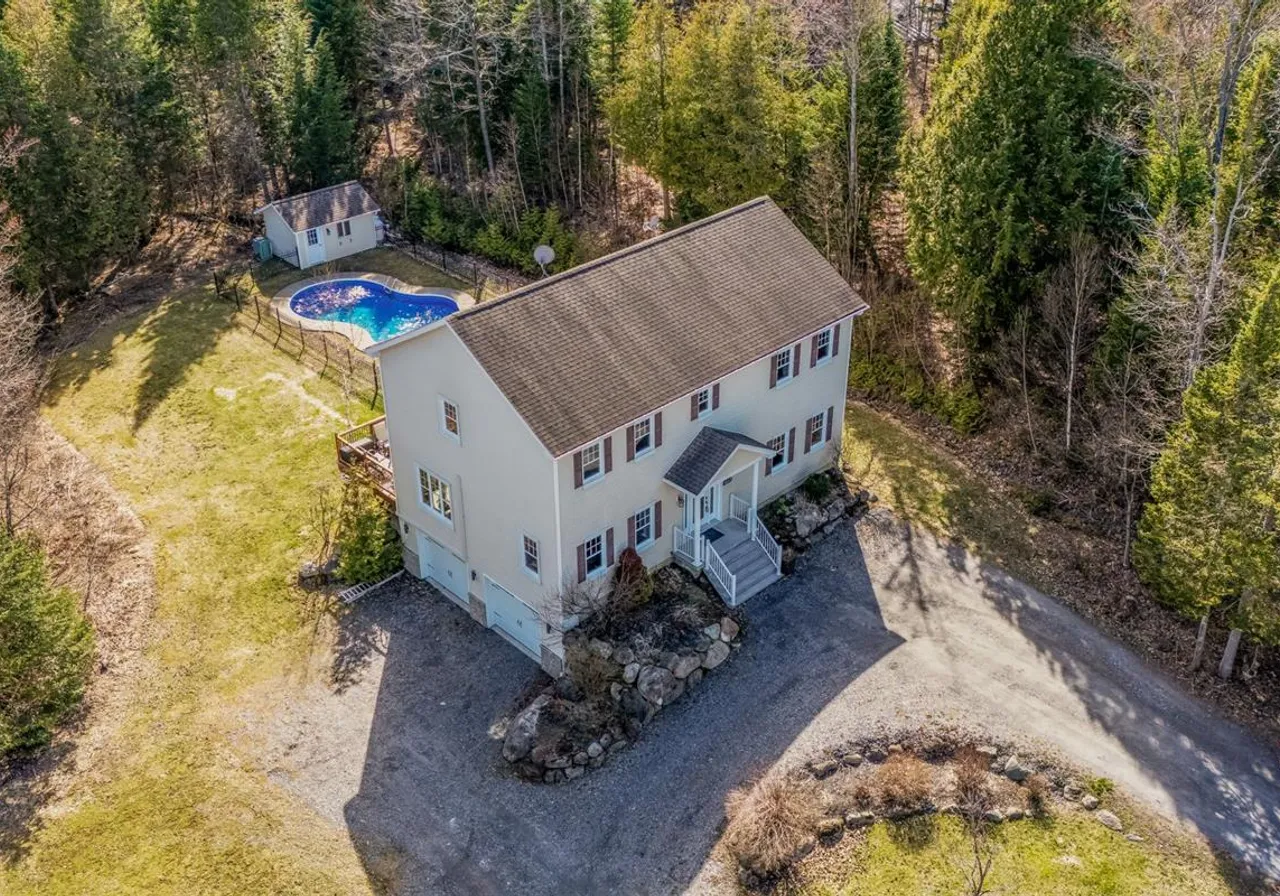 4585 Ch. des Fermes — photo 1
