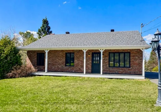 Bungalow à vendre - 1181 Rue Adélard, Magog, J1X3S1