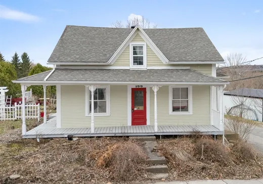 Maison à étages à vendre - 166 Rue Daniel-Johnson, Danville, J0A1A0
