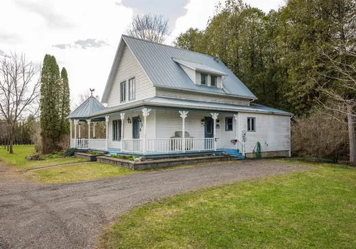 Un étage et demi à vendre - 213 Route 202 E., Bedford, J0J1A0