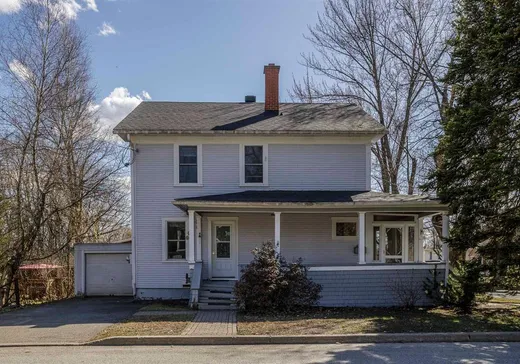 Two or more stories for sale - 198 Rue Victoria, Magog, J1X2J8
