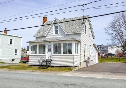 Two or more stories for sale - 371 Rue Principale, St-Romain, G0Y1L0