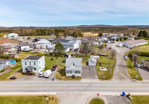 House for sale - 371 Rue Principale, St-Romain, G0Y 1L0