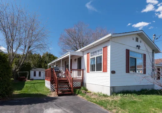 Maison à vendre - 3400 Rue des Épinettes, Sainte-Madeleine, J0H 1S0