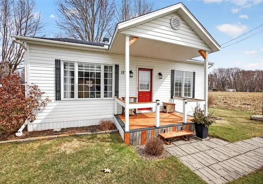 House for sale - 117 Rue de l'Amitié, St-Francois-Du-Lac, J0G 1M0
