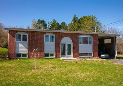 Bungalow à vendre - 640 Rue Laurier, Asbestos, J1T2J3