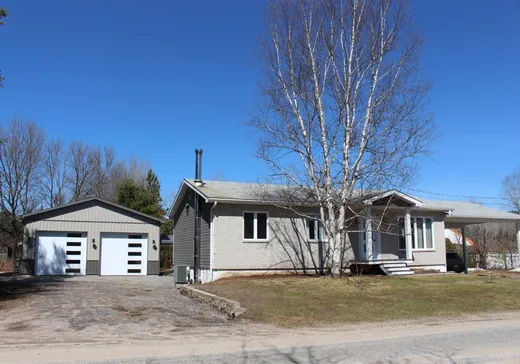 Bungalow à vendre - 2 Ch. de la Tour, Maniwaki, J9E3A8