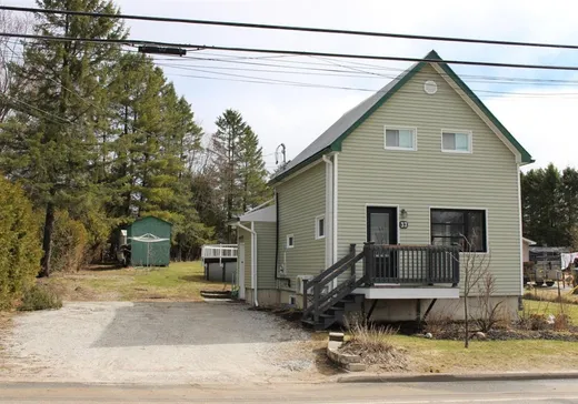 Maison à étages à vendre - 37 Rue du Pont, Lac-Bouchette, J0X1E0