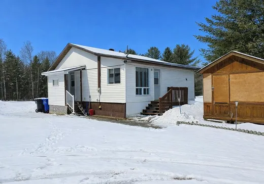 Bungalow à vendre - 31 Ch. du Lac-à-Larche, Lac-Cayamant, J0X1Y0