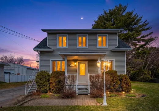 Maison à vendre - 405 Rue St-Gilbert, Saint-Marc-des-Carrières, G0A 4B0
