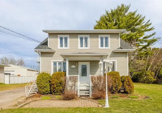 Maison à vendre - 405 Rue St-Gilbert, Saint-Marc-des-Carrières, G0A 4B0
