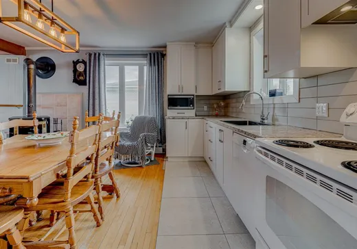 Maison à vendre - 405 Rue St-Gilbert, Saint-Marc-des-Carrières, G0A 4B0