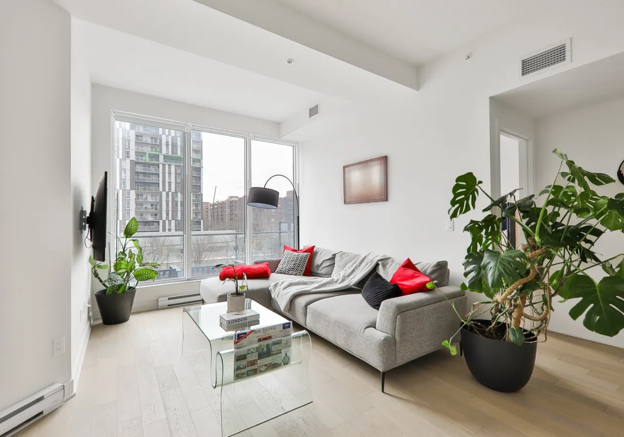 1288 Rue St-Antoine O. — photo 1