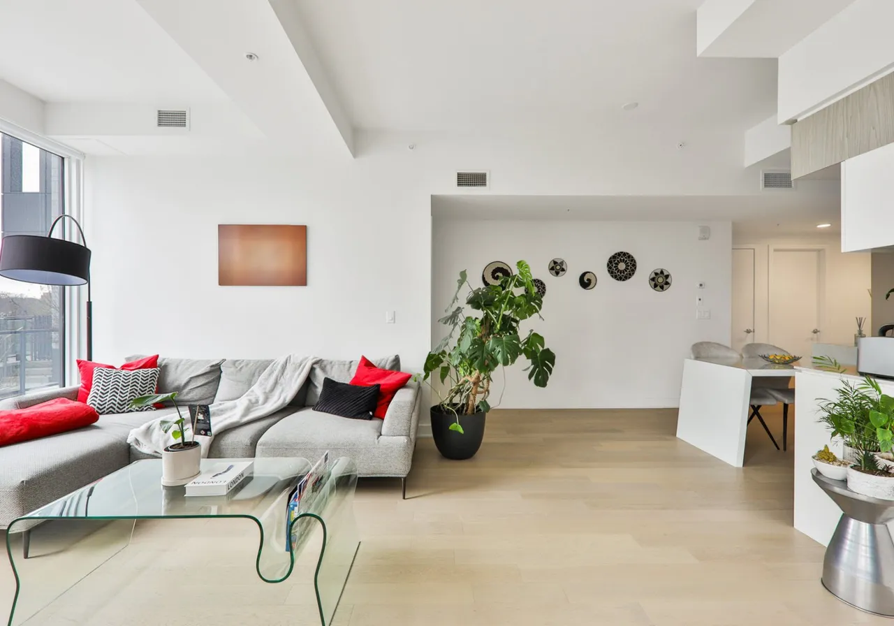 1288 Rue St-Antoine O. — photo 3