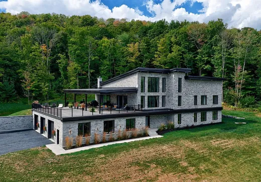 Two or more stories for sale - 30 Ch. Vallières, Ste-Catherine-De-Hatley, J0B1W0
