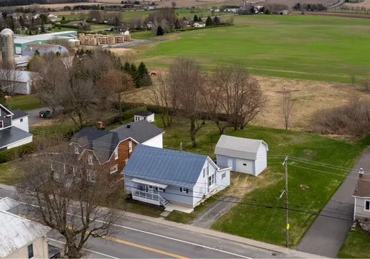 Bungalow à vendre - 6054 Rue Principale, Saint-Félix-de-Kingsey, J0B2T0