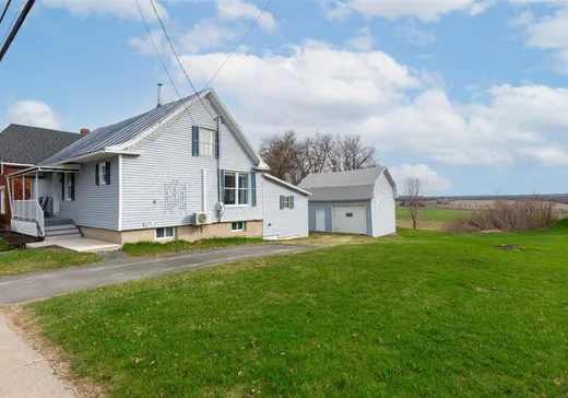 House for sale - 6054 Rue Principale, Saint-Félix-de-Kingsey, J0B 2T0