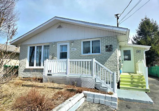 Two or more stories for sale - 357 Rue Bilodeau, Matane, G4W3N8