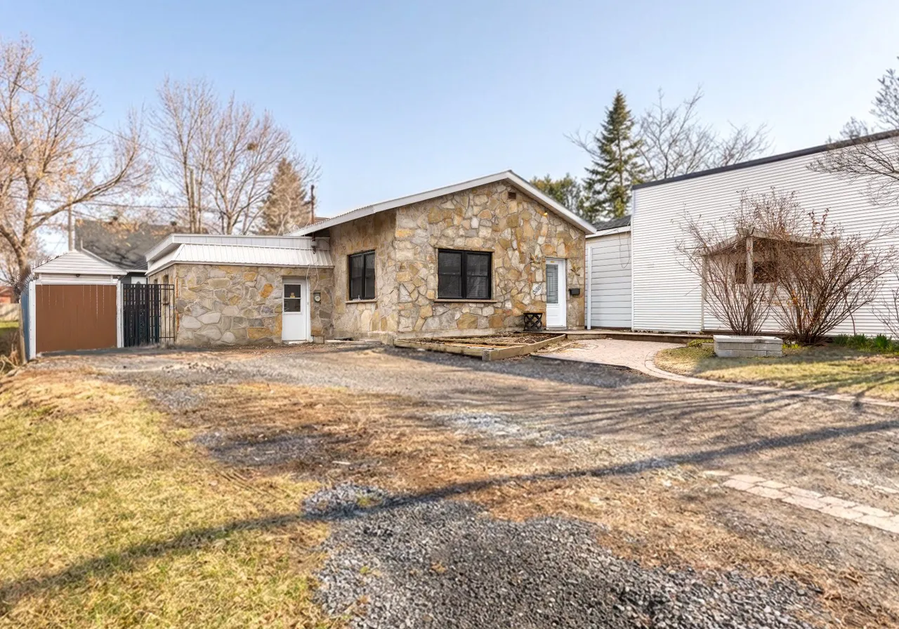 3188 Av. Hector — photo 1