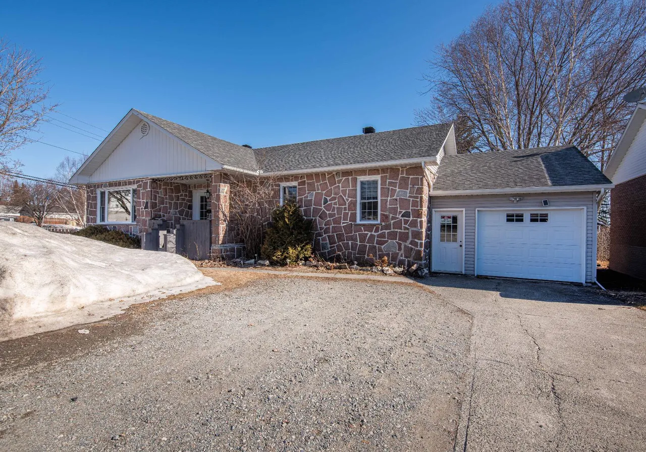 894 Av. Chapais — photo 1