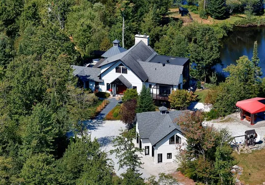Maison à vendre - 8 Ch. Robert-Savoie, St-Etienne-De-Bolton, J0E 2E0