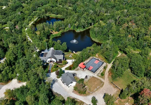 Maison à vendre - 8 Ch. Robert-Savoie, St-Etienne-De-Bolton, J0E 2E0