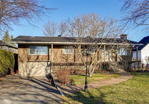 Bungalow à vendre - 10275 Boul. des Mille-Îles, Laval (Saint-François), H7A4C6