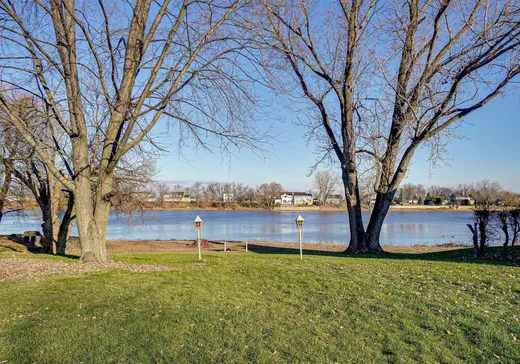 Maison à vendre - 10275 Boul. des Mille-Îles, Laval (Saint-François), H7A 4C6