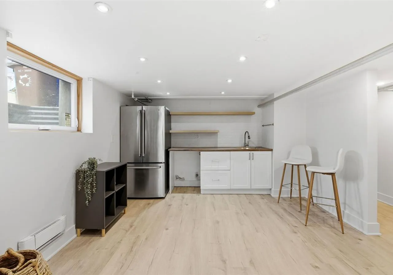 655 Av. Victoria, App. A — photo 3