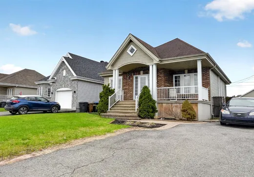 House for sale - 3052 Boul. des Pins, Sainte-Marthe-sur-le-Lac, J0N 1P0