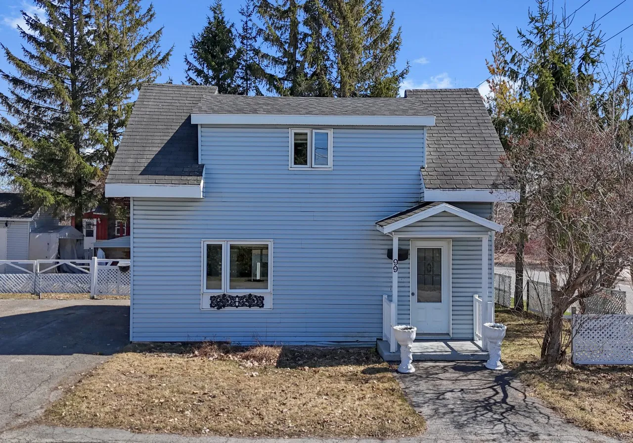 99 Av. Boucherville — photo 1