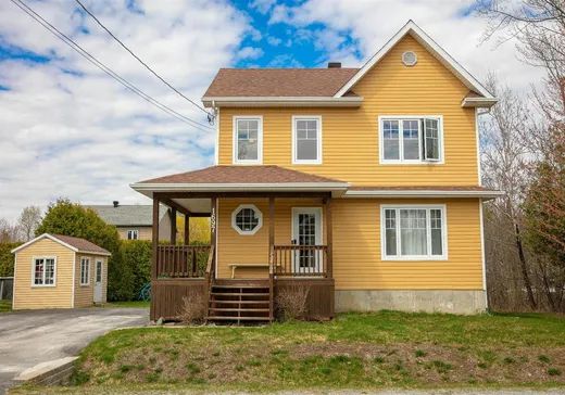 Maison à étages à vendre - 1697 Rue Julien, Rock Forest, J1N0R2