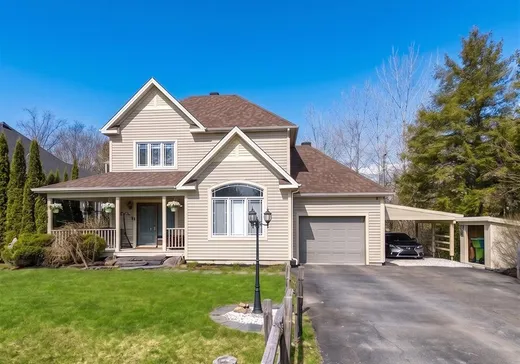 Maison à étages à vendre - 527 Av. des Dômes, Magog, J1X7S4
