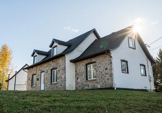 Maison à vendre - 685 Boul. Des Ruisseaux, Mont-Laurier, J9L 0S9