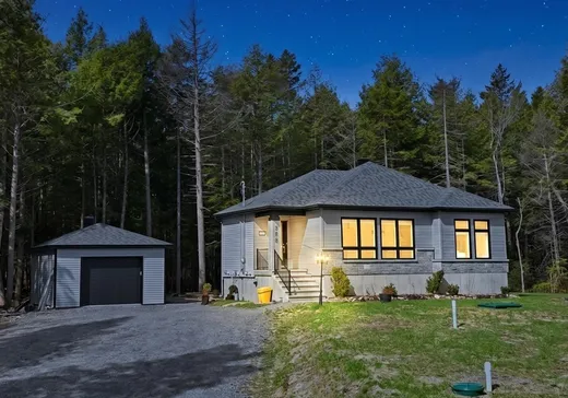 Maison à étages à vendre - 385 Rue des Tourterelles, Saint-Colomban, J5K0K1