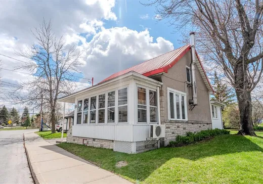 Maison à étages à vendre - 158 Rue Principale, Châteauguay, J6N0J9