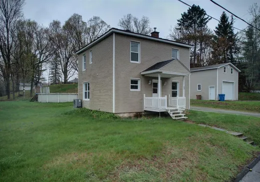 Two or more stories for sale - 27 Rue Brown, Windsor, J1S2K7