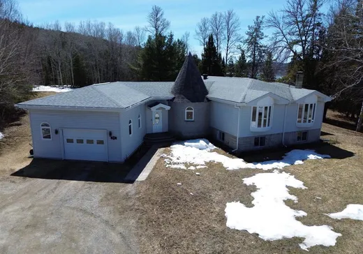 Maison à vendre - 1035 Ch. du Golf, Ville-Marie, J9V 1M5