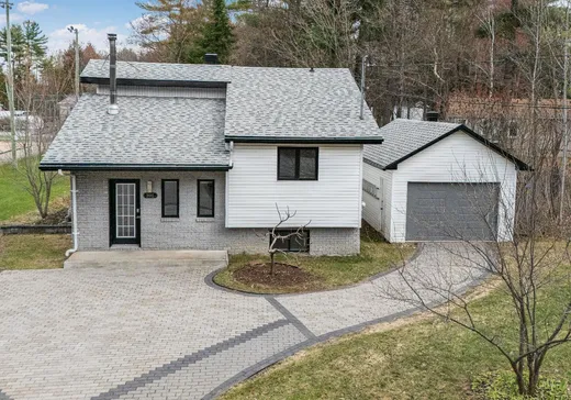 Two or more stories for sale - 391 Rue Breen, Sainte-Sophie, J5J2A6
