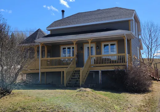 Two or more stories for sale - 500 Route 195, Matane, G0J3J0