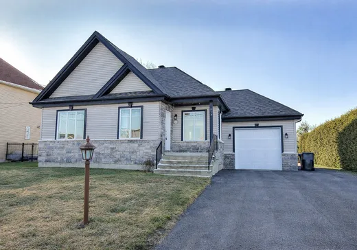 Maison à étages à vendre - 213 Rue Graham-Cooke, Saint-Zotique, J0P1Z0