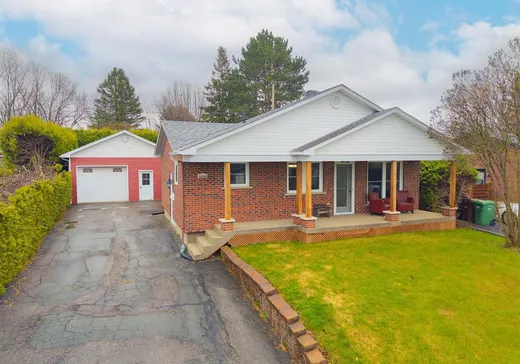 Bungalow à vendre - 1400 Rue du Baron, Fleurimont, J1E1C8